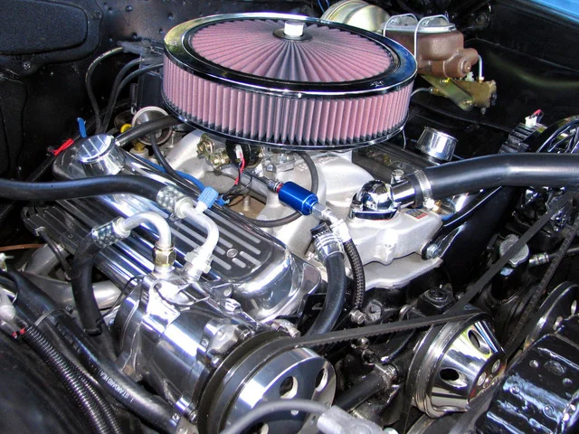327-chevy-engine-1542516-640x480.jpg