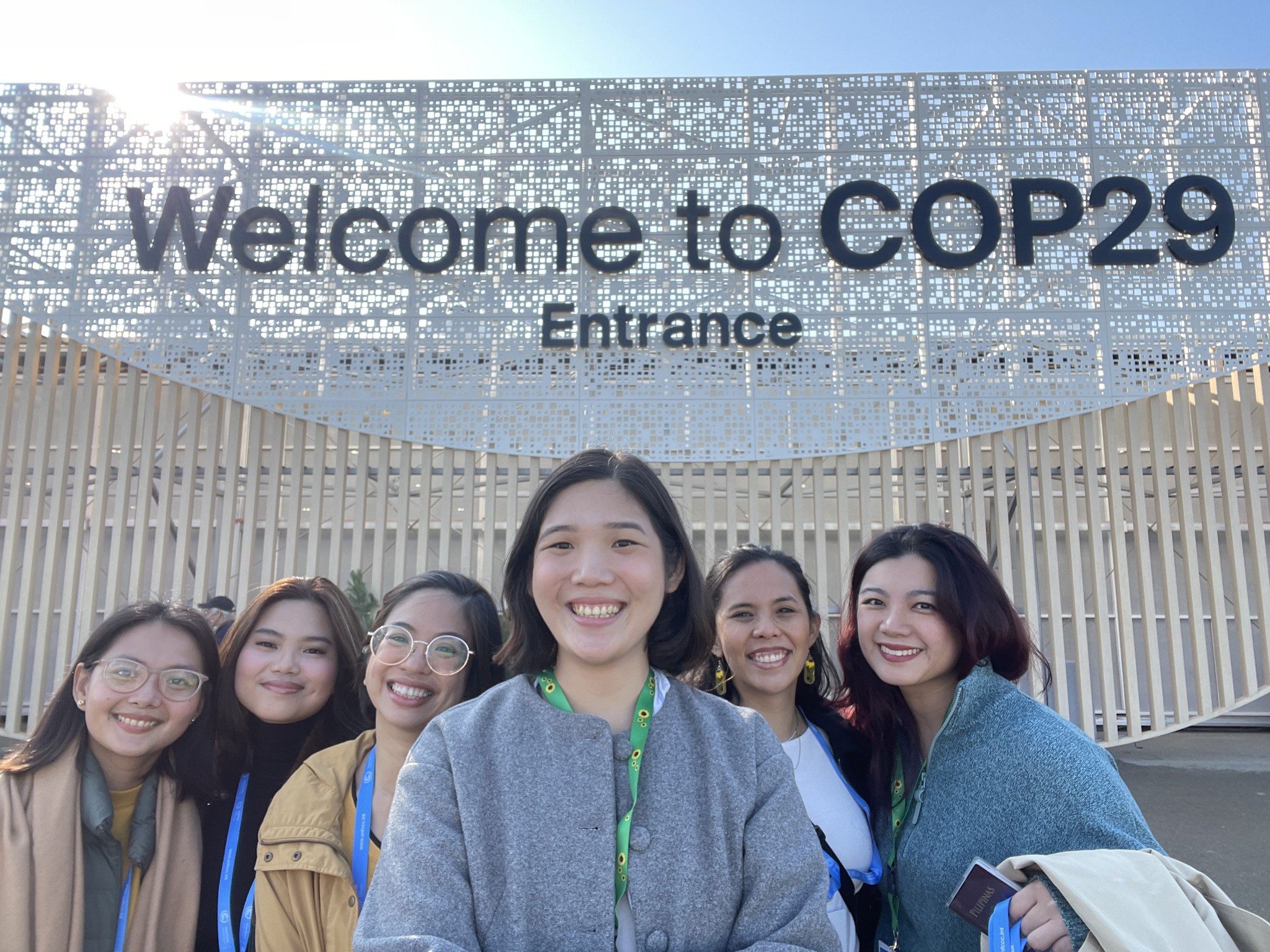 𝐃𝐚𝐲 𝟏 𝐨𝐟 𝐂𝐎𝐏𝟐𝟗 𝐡𝐚𝐬 𝐨𝐟𝐟𝐢𝐜𝐢𝐚𝐥𝐥𝐲 𝐛𝐞𝐠𝐮𝐧!🤩🤩

Delegates, activists, and experts from around the world have gathered to kick off powerful discussions and initiatives aimed at building a sustainable, greener future.🌏🌱 

Parab