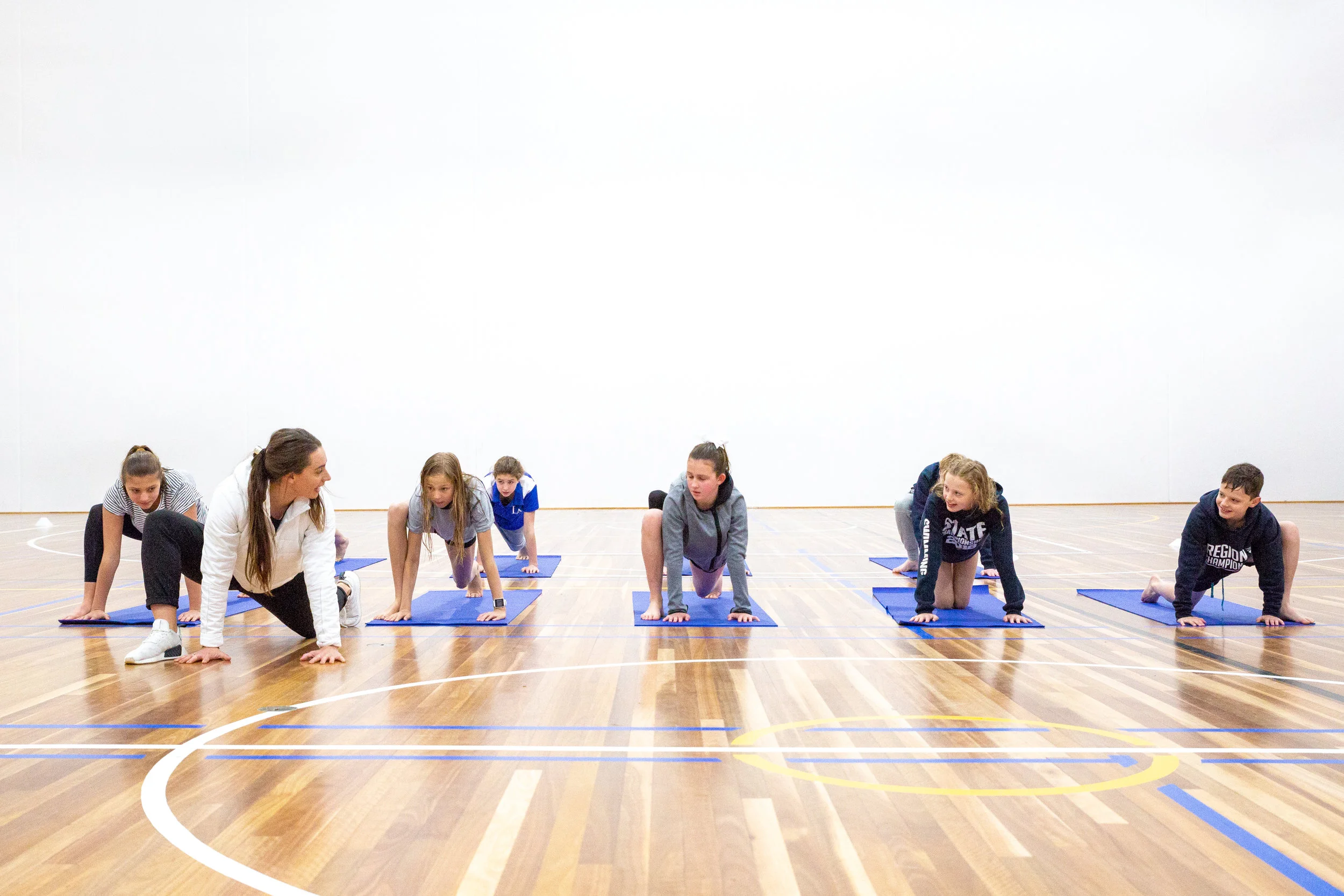 lizard lunge for hip mobility in swimnastics