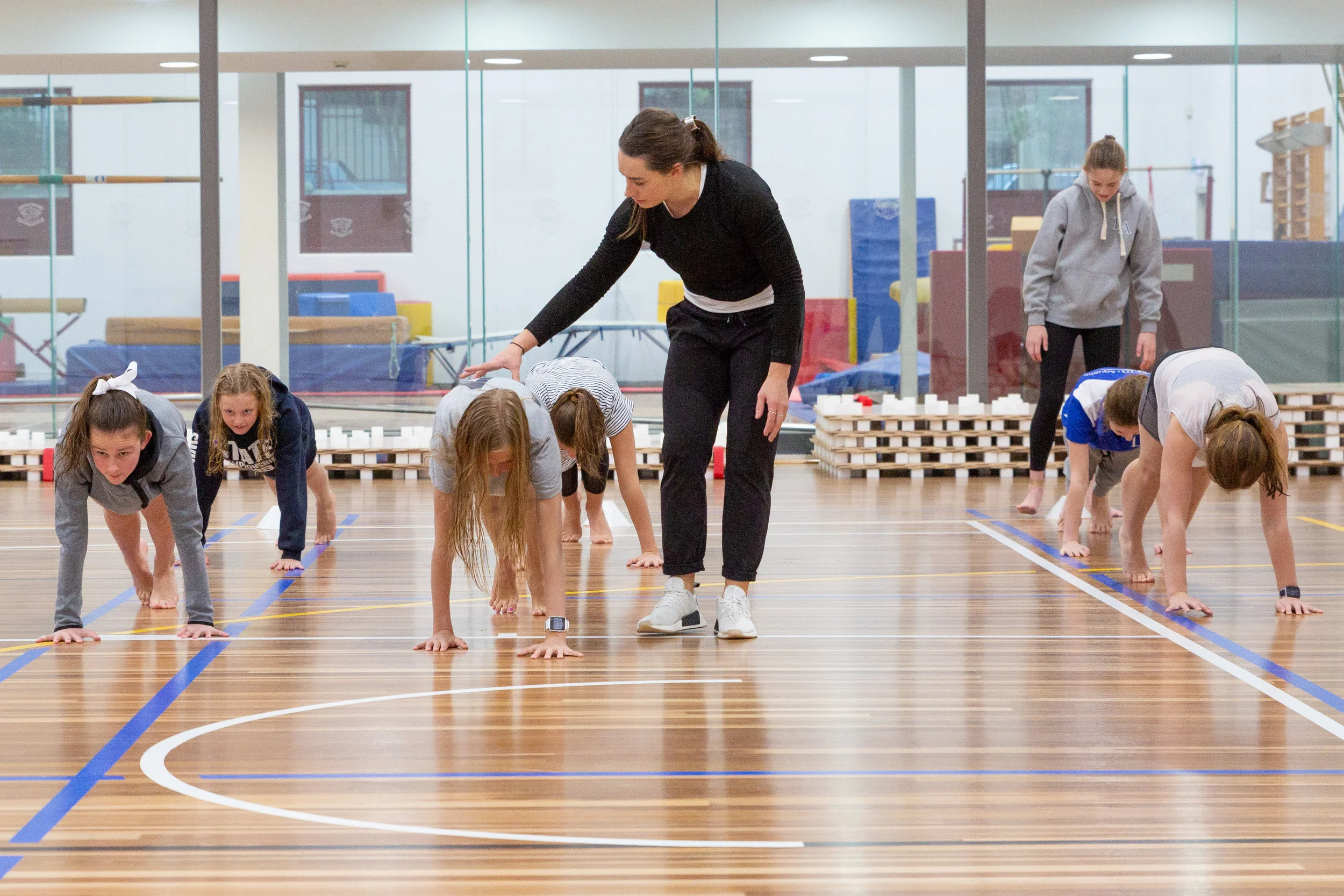 lizard lunge for hip mobility in swimnastics