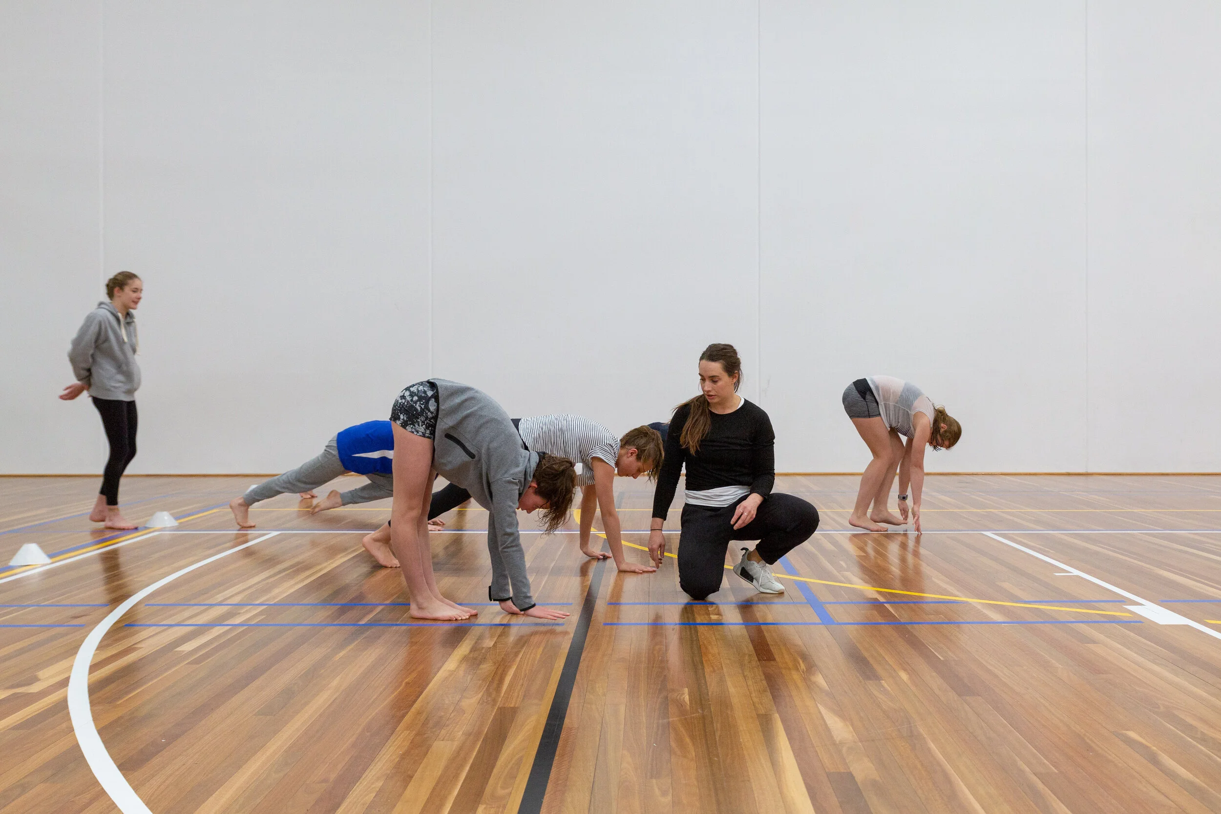 lizard lunge for hip mobility in swimnastics