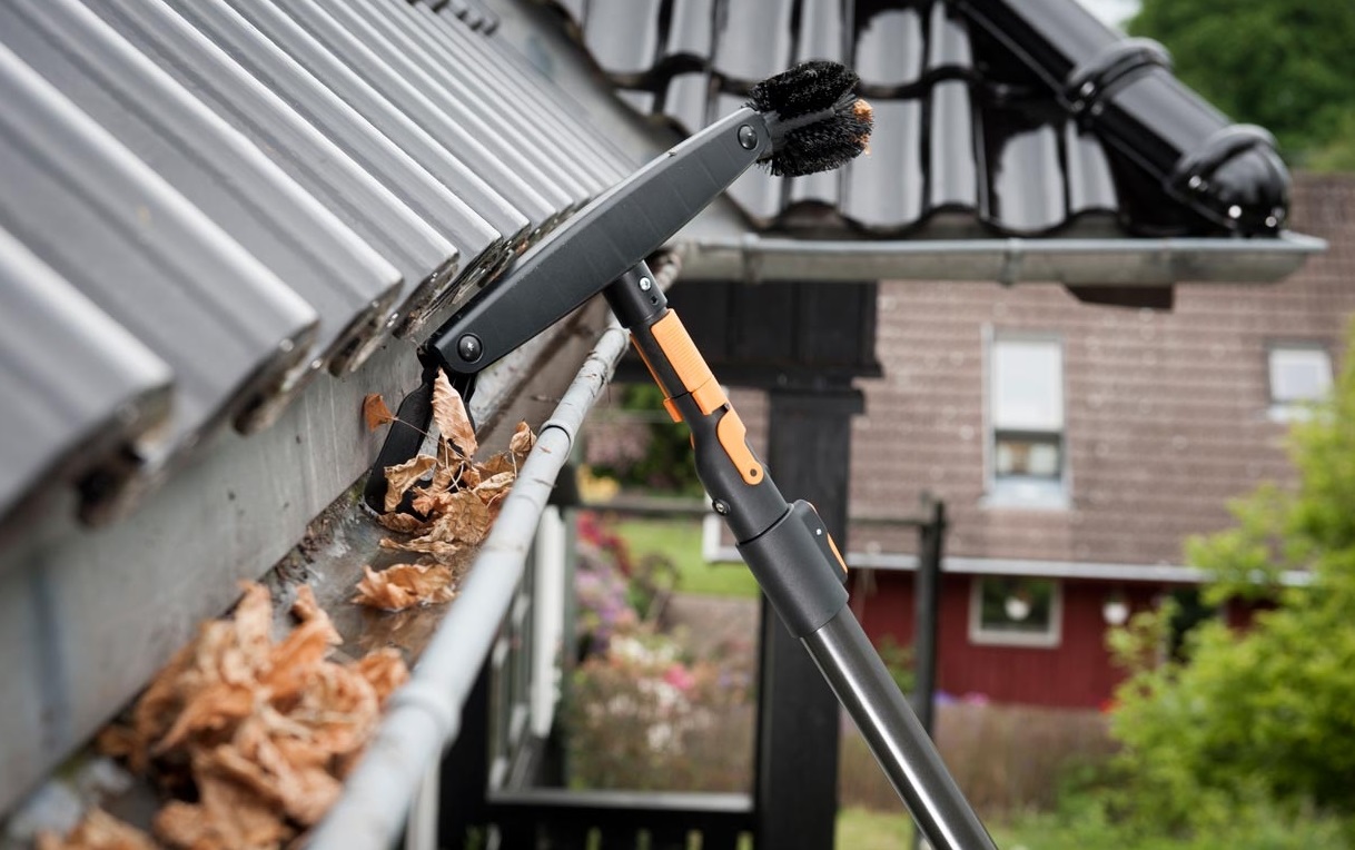 Gutter Cleaning — U.S. BIRD CONTROL