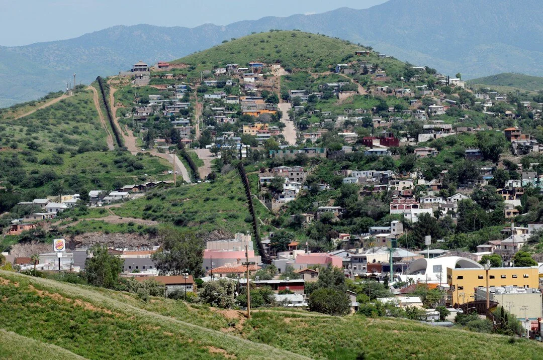 Slideshow View_of_Nogales.jpg