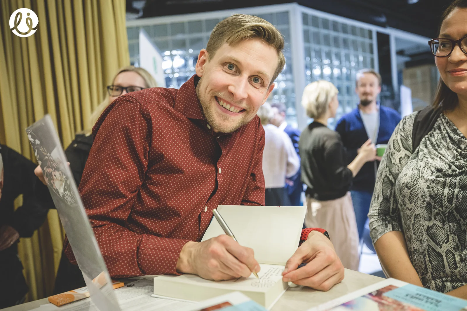 Ilkka-kirja-nimmari-julkkarit.jpg