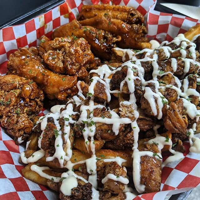 MLK, we're here all day!
That's right today you can catch us at 1680 E 120th St. Los Angeles from 12-7pm
Preorder online at bellysslidersandwings.com. Delivery available on @ubereats 
Get 10% off your meal ANYTIME you come to the truck with our gear.