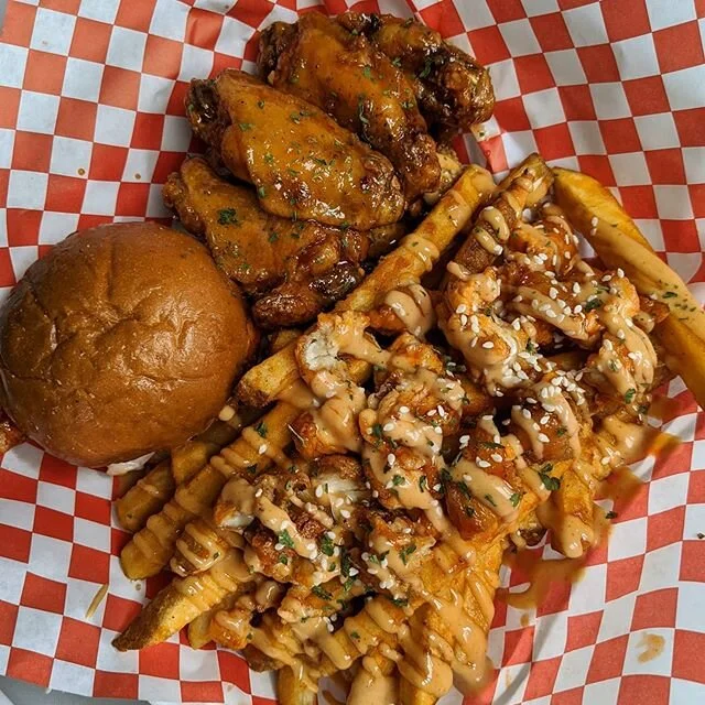 TGIF!!! And thank goodness for the #MonsterBelly
Today you can catch us in Los Angeles at 8700 S Western Ave 90047. For ALL PREORDERS visit us online at bellysslidersandwings.com
Get 10% off your meal ANYTIME you come to the truck with our gear. Visit our merchandise store on our website and buy now! A percentage of proceeds will also be donated for Covid 19 relief. 
#sliders #wings #fries #friedchicken #feedthebelly #bellysslidersandwings