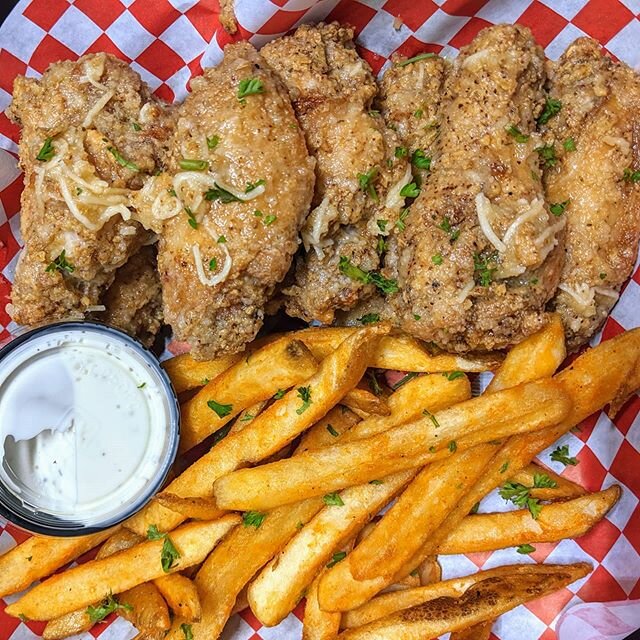 Carson Sundays
From 12-7 we will be in the city of Carson, thats 18523 S Avalon Blvd 90746.  For ALL PREORDERS visit us online at bellysslidersandwings.com

Get 10% off your meal ANYTIME you come to the truck with our gear. Visit our merchandise stor