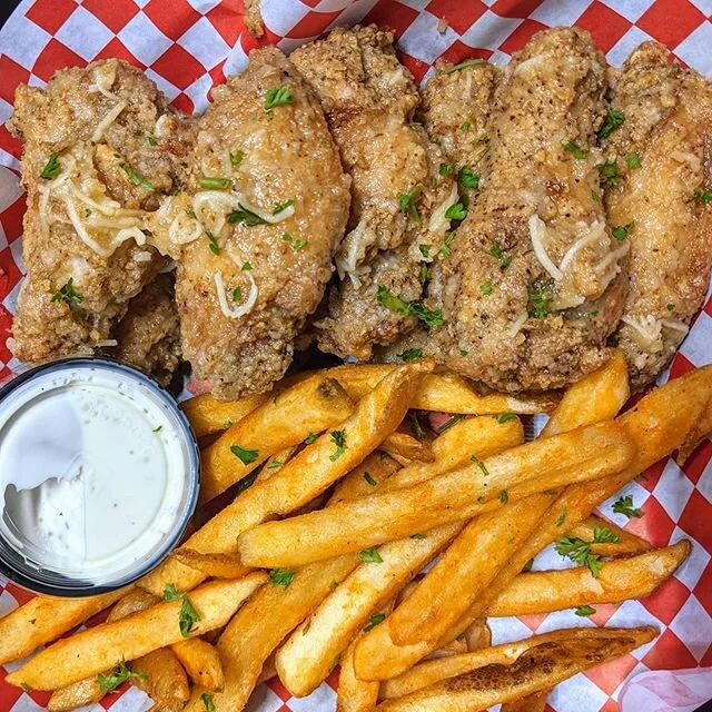 Carson Sundays
From 12-7 we will be in the city of Carson, thats 18523 S Avalon Blvd 90746.  For ALL PREORDERS visit us online at bellysslidersandwings.com
Get 10% off your meal ANYTIME you come to the truck with our gear. Visit our merchandise store on our website and buy now! A percentage of proceeds will also be donated for Covid 19 relief. 
#sliders #wings #fries #friedchicken #feedthebelly #bellysslidersandwings