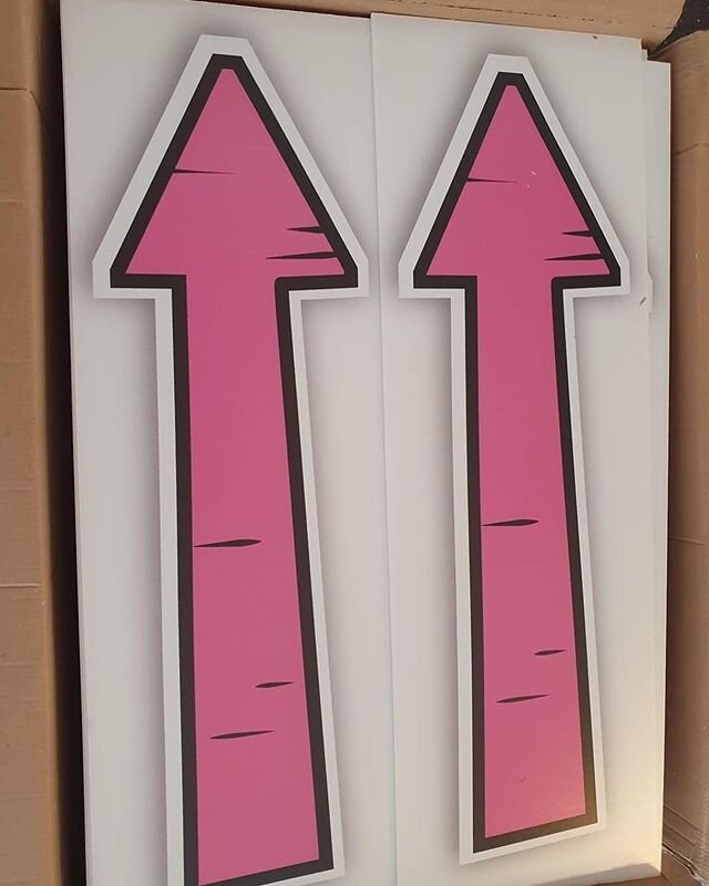 100 pink arrows have arrived today for our upcoming Princess Trail 💕🤍✨We&rsquo;re excited!