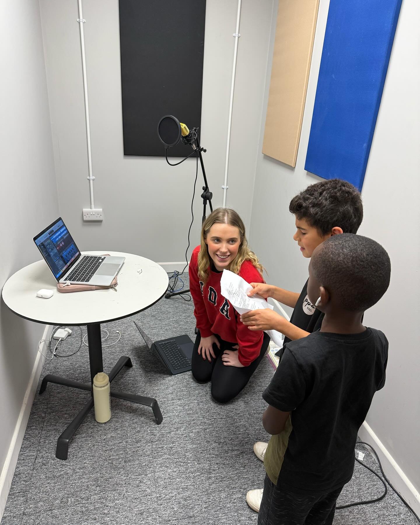 A fun morning with our Junior and Inter MT groups, recording some vocals for our Autumn Term project ✨