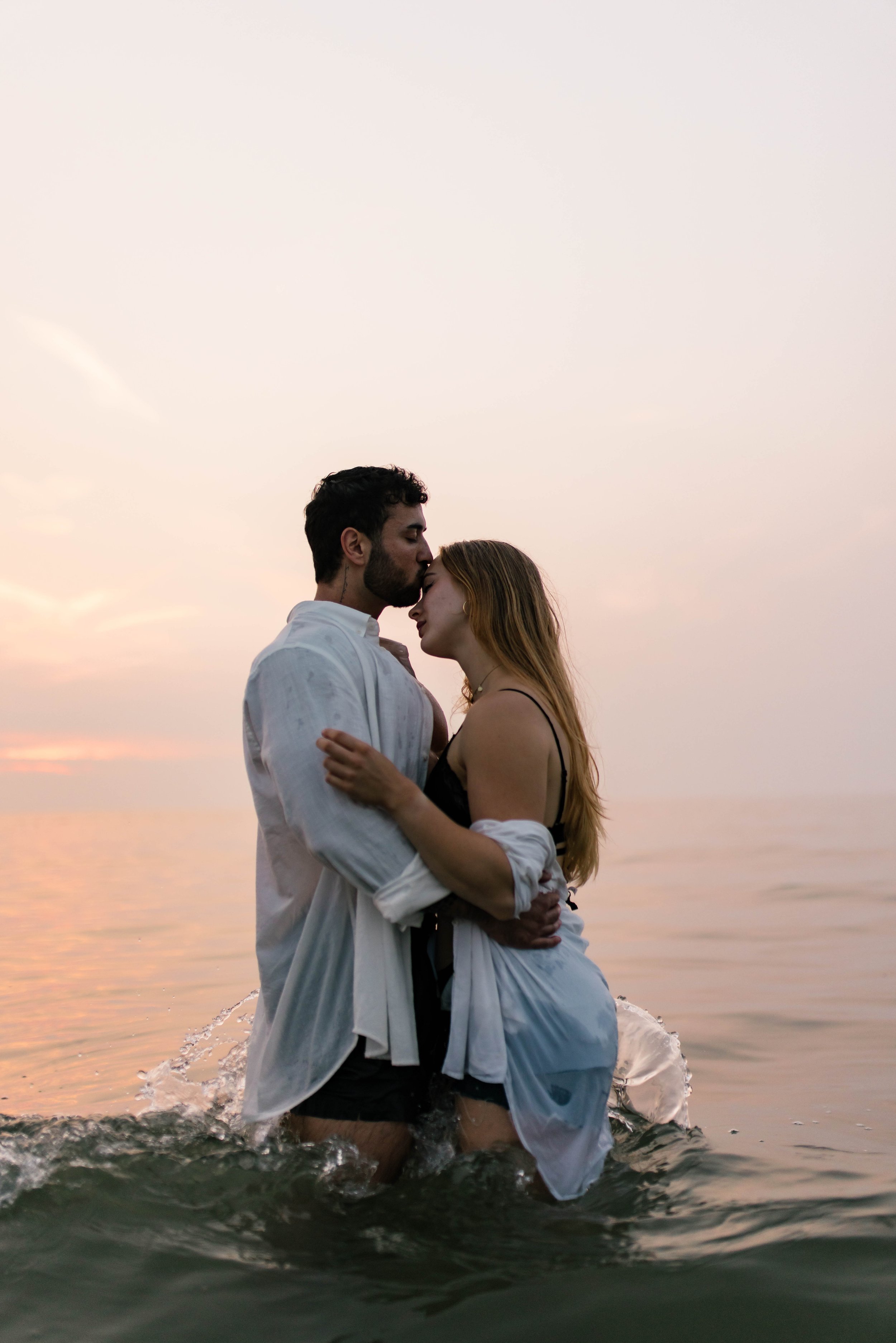 Beach_water_loveshoot_Sjoerd&Astrid-41.jpg