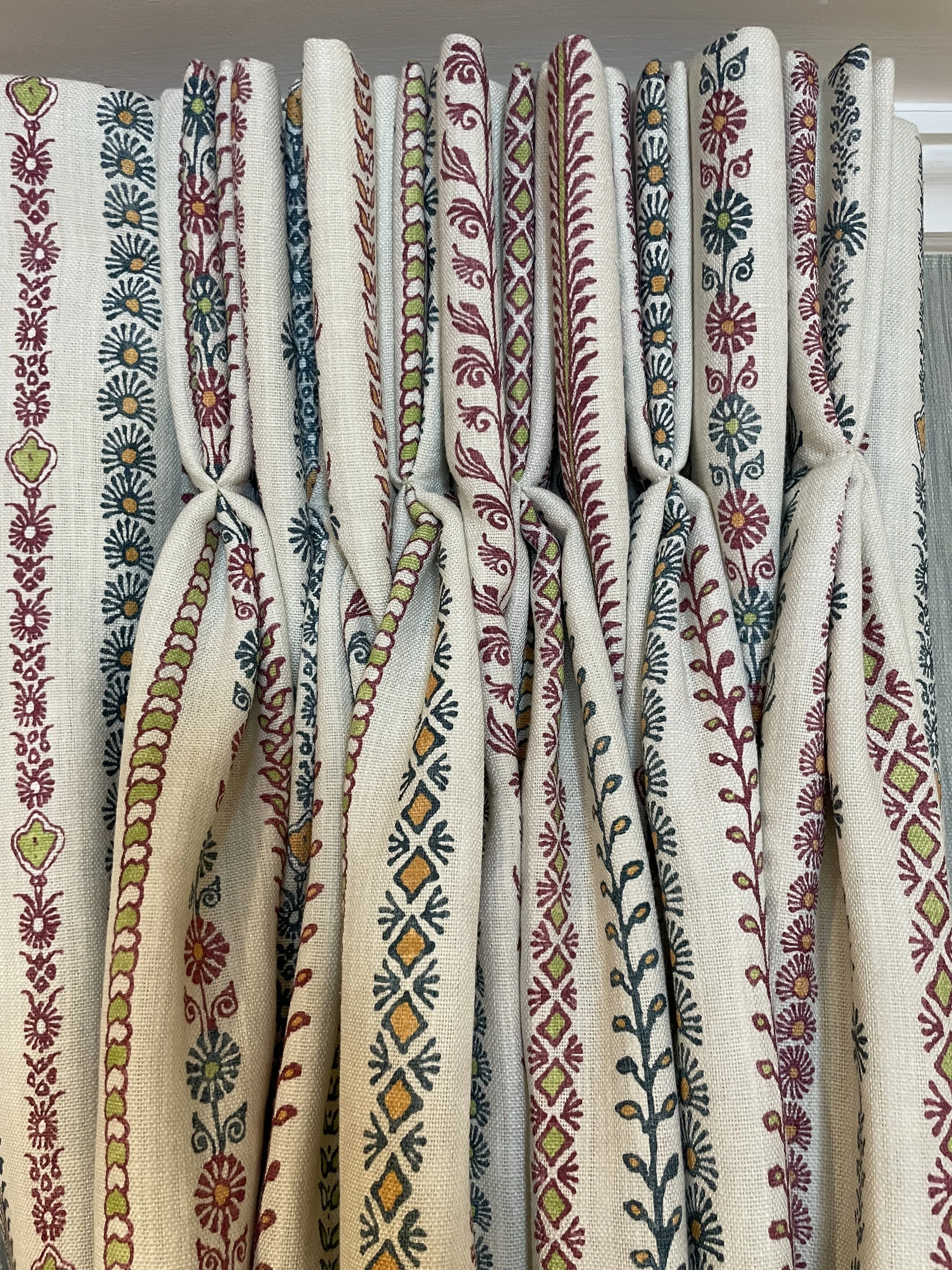 Curtain fabric, pleating and length