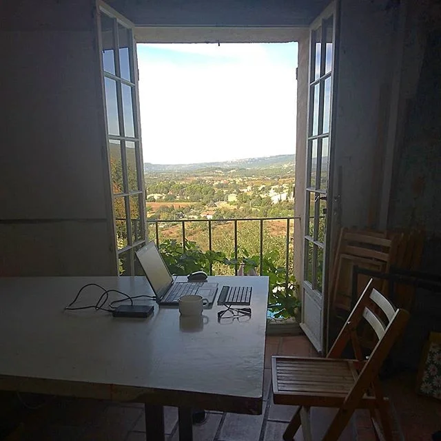 View from the studio... the mistral has driven me indoors to  @artsinprovence studio. But moving on later to let @vickinormanart teach colour
.
.
#todaysoffice #arts #in #Provence #France #studio #artstuduo #roomwithaview #balcony #farmland #digitaln