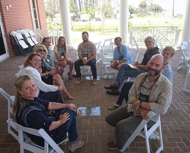 Taking a break... some of the  Faculty at
@plein_air_south
@pleinairsouth

#pleinair #pleinairpainting #digitalnomad #workandtravel #remoteoffice #painting #painters #breaktime #Florida #forgottencoast #oilpainter #pastelartist #watercolourartist