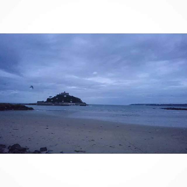 The days end.... Rain clouds gathering over Cornwall.

#cornwall #marazion #windscreen #digitalnomad #travelandwork #hymer #motorhome #wildcamping #todaysoffice #travelphotography