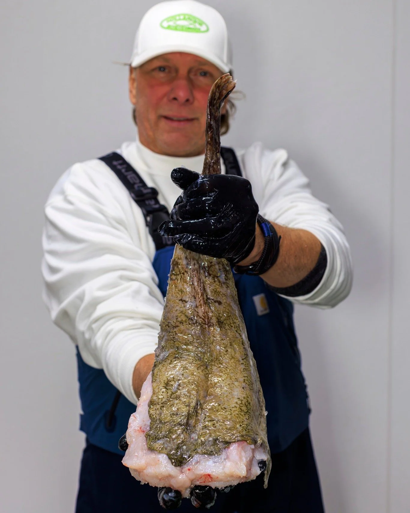 𝐙𝐞𝐞𝐝𝐮𝐢𝐯𝐞𝐥
De zeeduivel is een straalvinnige vis uit de familie van zeeduivels. Deze vis wordt ook wel hozemond, staartvis of lotte genoemd. Samen met de zeewolf is deze vis een van de lelijkste (monsterachtig uiterlijk), maar ook een van de 