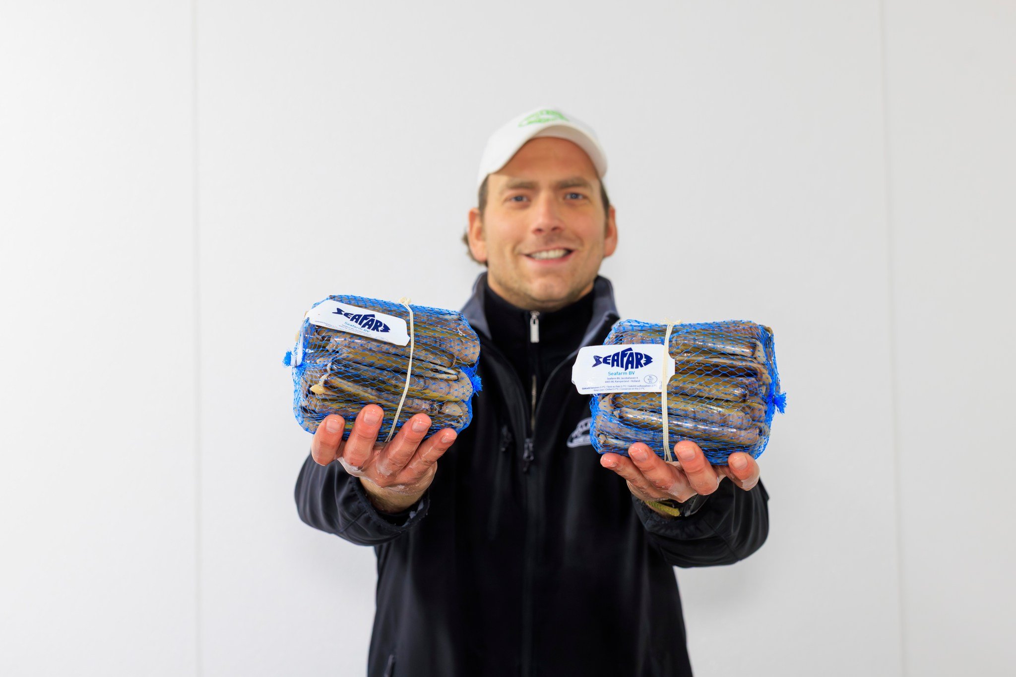 𝗞𝗻𝗮𝗽𝗽𝗲𝗿𝗶𝗴 𝘃𝗲𝗿𝘀𝗲 𝘀𝗰𝗵𝗲𝗲𝗿𝗺𝗲𝘀𝘀𝗲𝗻 𝘃𝗮𝗻 𝗦𝗲𝗮𝗳𝗮𝗿𝗺, 𝗿𝗲𝗰𝗵𝘁𝘀𝘁𝗿𝗲𝗲𝗸𝘀 𝘂𝗶𝘁 𝗵𝗲𝘁 𝗭𝗲𝗲𝘂𝘄𝘀𝗲 𝘄𝗮𝘁𝗲𝗿 😃

#hollandvis #hollandvisscheveningen #noordzeevis #vis #vishandel #groothandel #scheveningen #duurzamevi