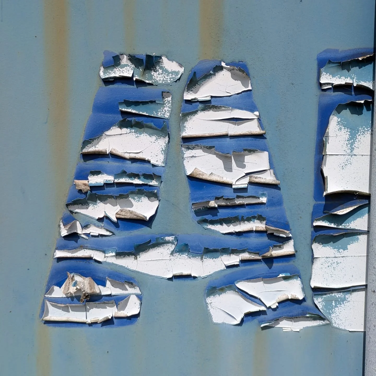 A shipping container...in Foxford....
.
.
#paintinginspiration #irishart #irisharchitecture #foxford