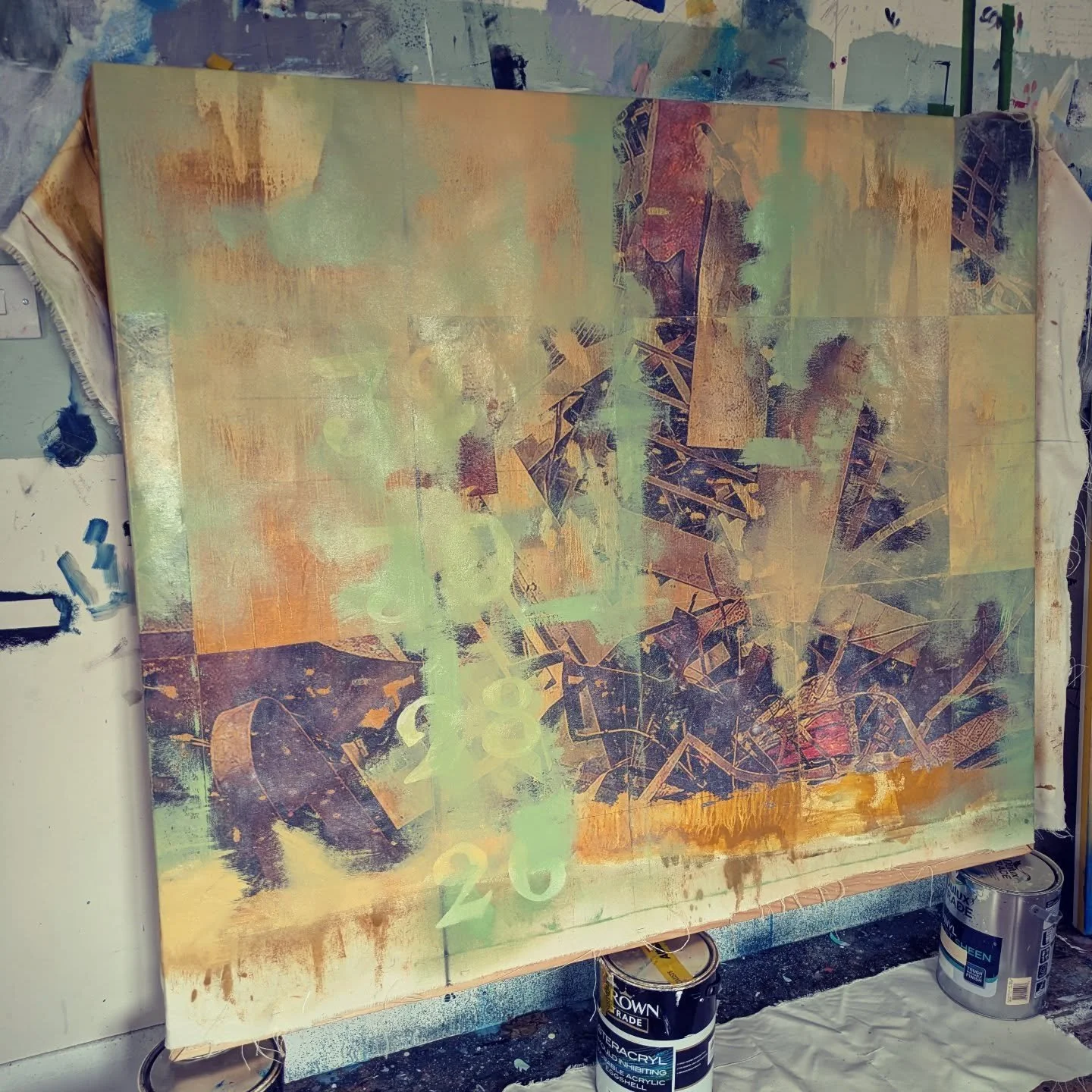 Building a base...who knows what this will turn into...
.
.
#artonfriday #tracysweeneyartist #irishcontemporaryart #largeabstractpainting #irishinteriors