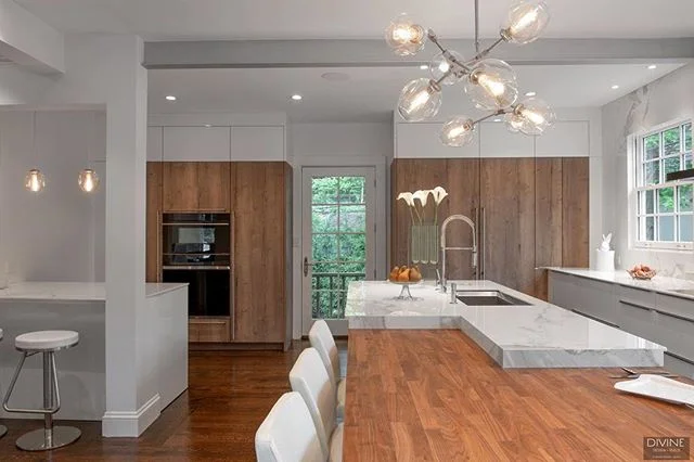 @subzeroandwolf appliances are a great match for @leichtkuchen cabinets. Rustic wood and high gloss lacquer make for such a perfect combo.
&bull; ⠀
&bull;⠀
&bull; @leichtusa #BrooklineMA #divinedesigncenter #interiordesign #kitchendesign #interiorsbo