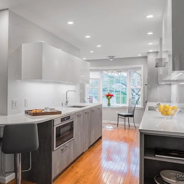 We've transformed a lot of homes into ideal spaces. This home in #WalthamMA is one of our favorites.⠀
.⠀
.⠀
.⠀
#divinedesignbuild #modernkitchen #interiordesignboston #bostondesigners #kitchendesign #contemporarydesign #contemporarykitchens