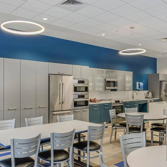 There's no reason why we can't have @leichtkuchen cabinets in commercial office spaces. ⠀
.⠀
.⠀
.⠀
#divinedesignbuild #commercialdesign #interiordesignboston #interiordesign #officedesign