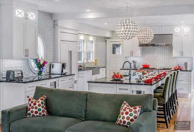 One of our favorite projects of recent history - @hannaamany created the perfect #TransitionalKitchen in #LexingtonMA⠀
.⠀
.⠀
.⠀
@subzeroandwolf #divinedesignbuild #transitionaldesign #kitchendesign #modernkitchen #interiordesign #interiordesignboston