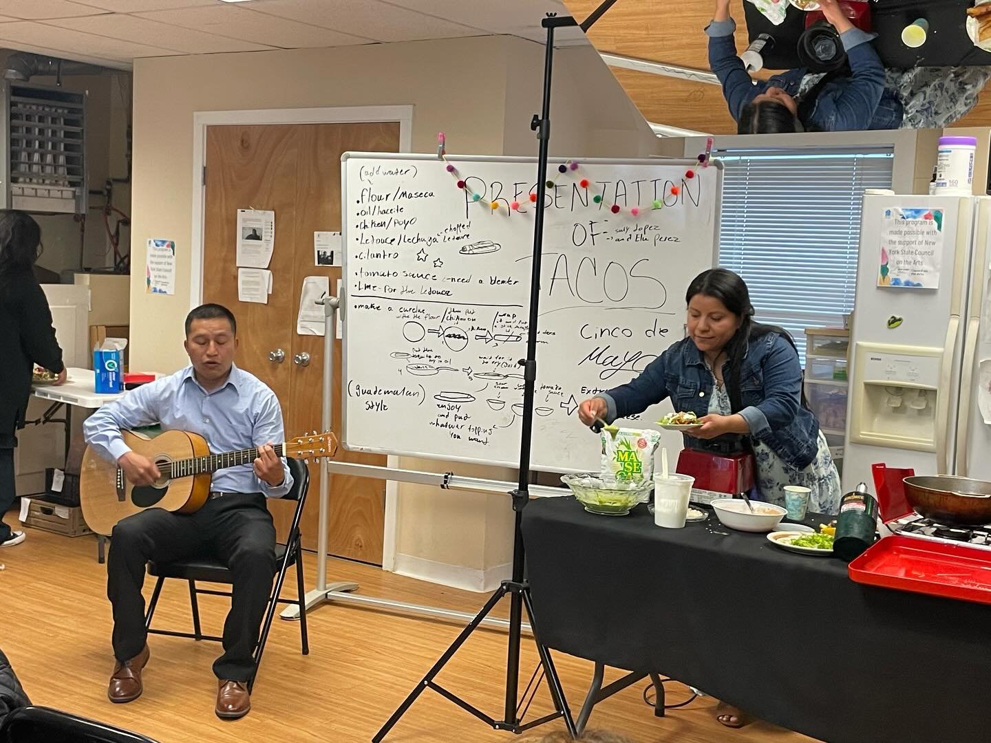 We spent our Cinco de Mayo learning how to make crispy tacos 🌮! They were paired with delicious salsas too. Check out their recipe in the last picture!! Thank you to Suly and Eluviana for showing us your talents!

The musical performance by Francisc