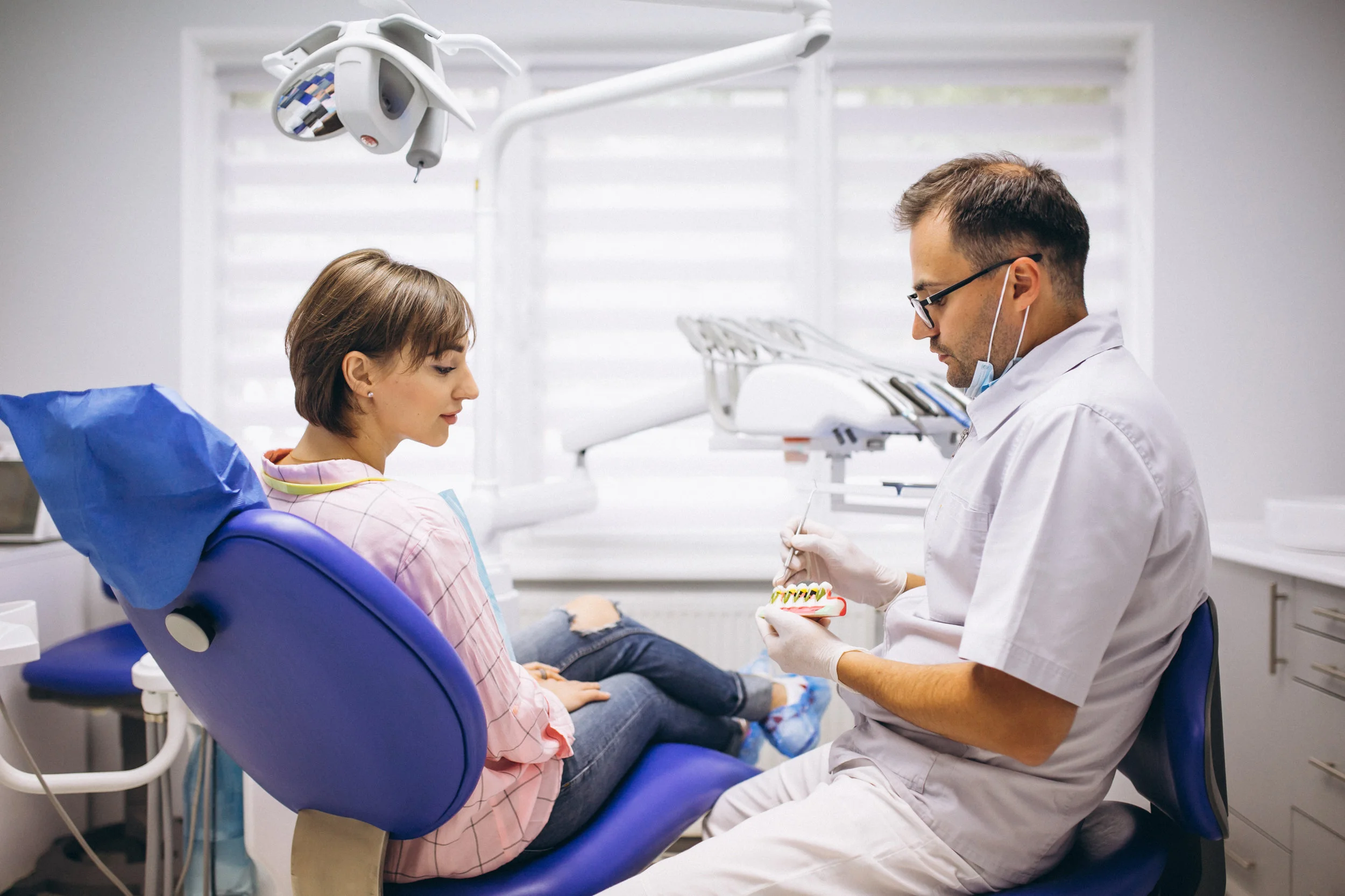 dentist-dentistry-smile-patient-white-dental-1446761-pxhere.com.jpg