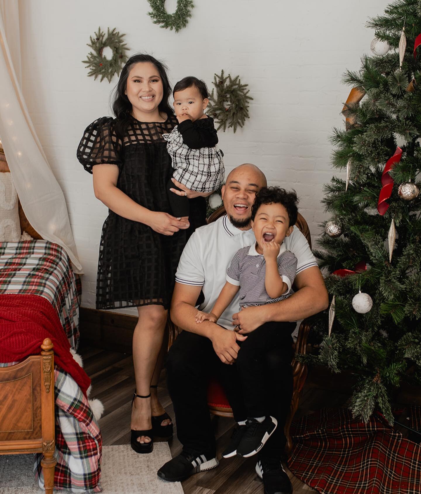 Christmas family shoot in Lodi California at @thelocalstudio_ ✨