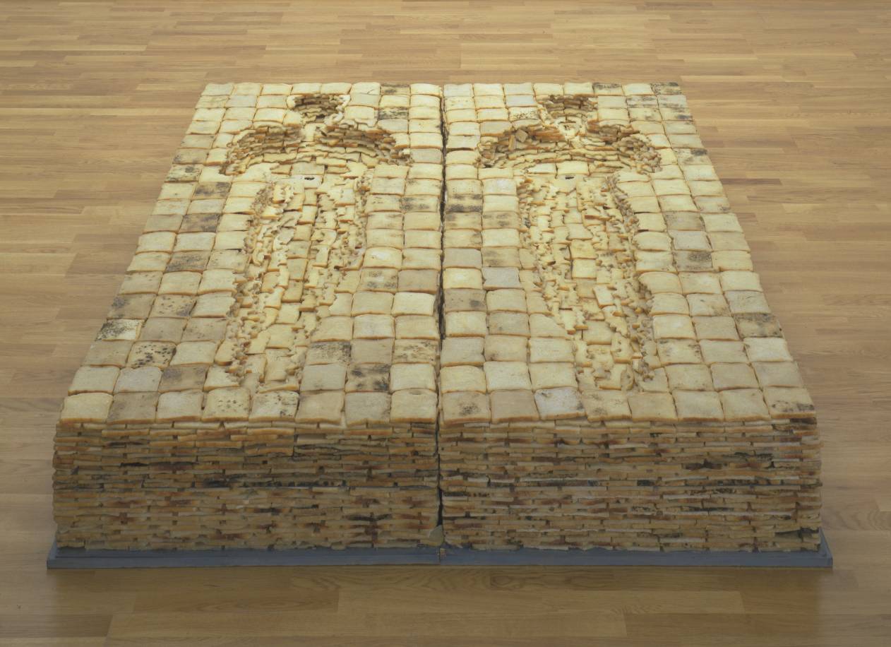 Antony+Gormley_Bed.jpg