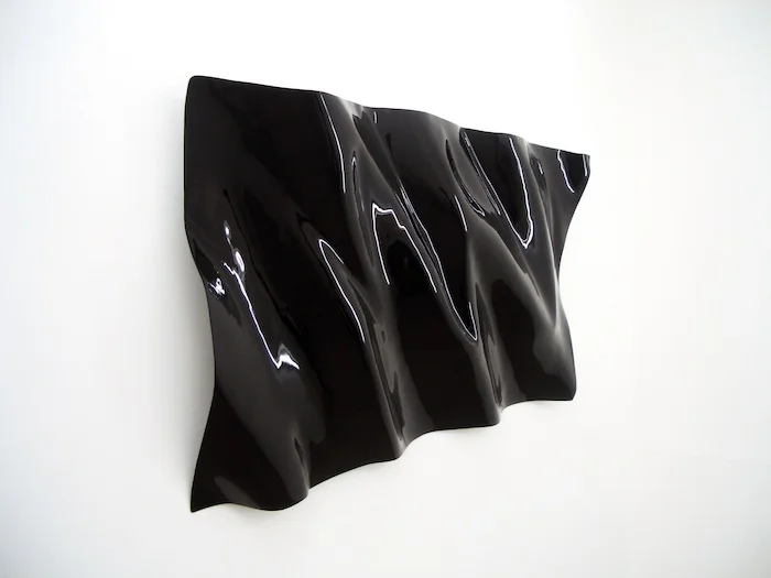 FLAG II Artist byTimo Nasseri (2006) | Epoxy resin, enamel | Courtesy: the artist and SCHLEICHER/LANGE, Berlin | Dimension: 98 x 185 x 20 cm