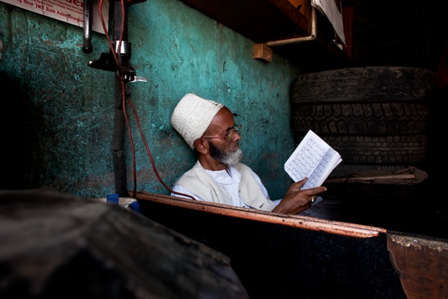 © Katarina Premfors - Reading in Kashmir - Kashmir, India 2010