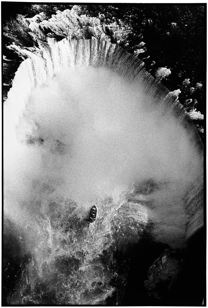  Zoe Leonard,&nbsp; Niagara Falls no.4 , 1986/1991, Gelatin silver print, 37 ¾ x 25 5/8 in. (95.9 x 65.1 cm). Courtesy of the artist. 