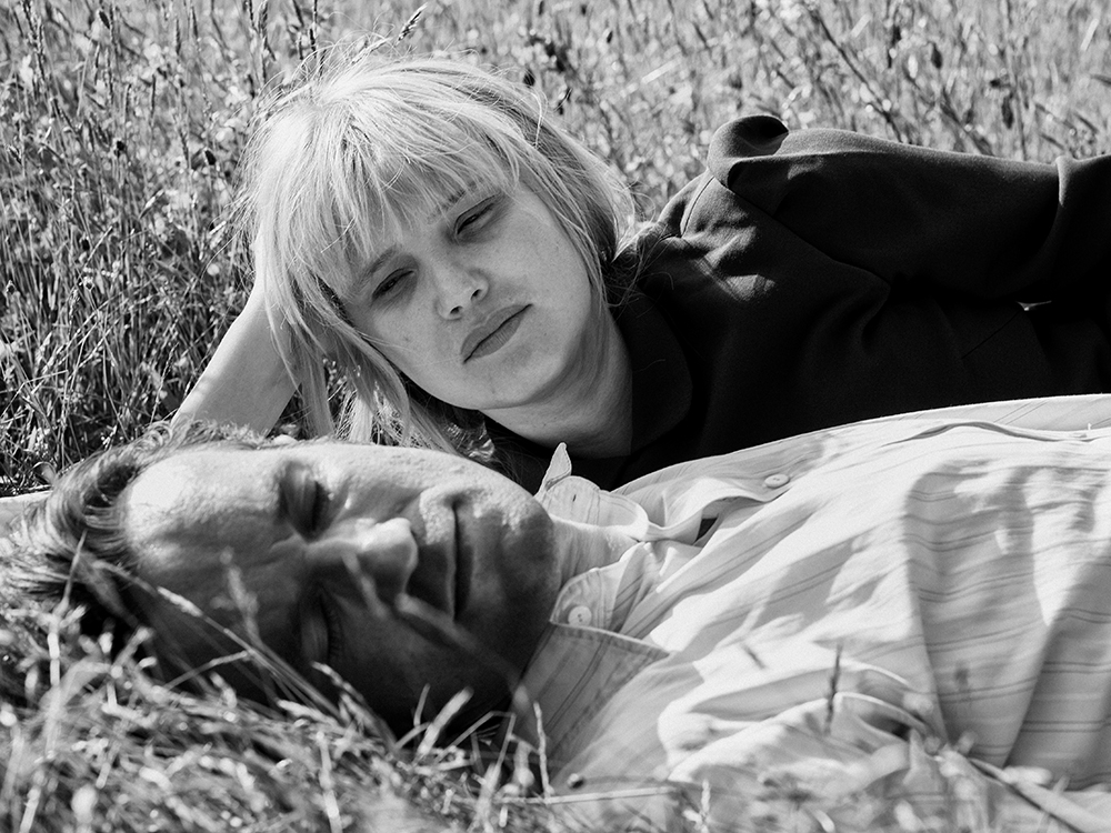   Cold War (Pawel Pawlikowski, 2018)  Heartbreaking love story amidst political persecution. A story that goes through a couple of decades, yet, we only get glimpses of the changes in their lives and who they have become.  Also,  gorgeous  black and 