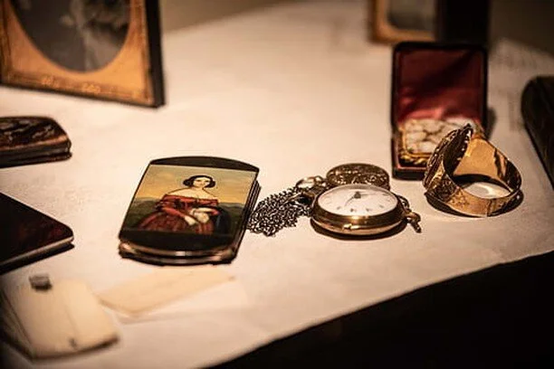 A HUGE new gallery dropped this week as we wrapped up our Creative Advantage program at Denny International School. We invite you to dive into Nepantla: Identity &amp; Culture, Visual Stories in Photography.
Special thanks to Leticia Clausen, @marilynmontufar @lindseymillerphoto and @lindseydalthorp for teaching, assisting, and facilitating this program over the spring semester. (photo by Alexa G) https://youthinfocus.org/creativeadvantagegalleries