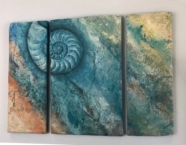 Larry creates a rock-like, fossilized formation utilizing styrofoam and plaster for this stunning lightweight art piece!  https://www.artisticillusions.ws