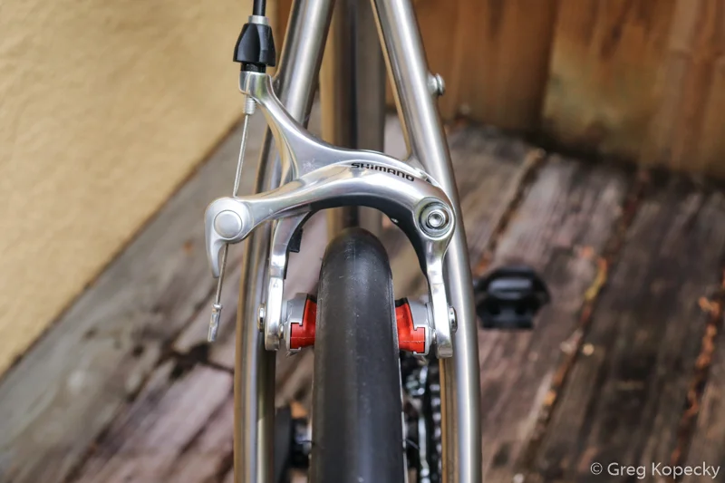 With a 28mm tire, there is still plenty of clearance.