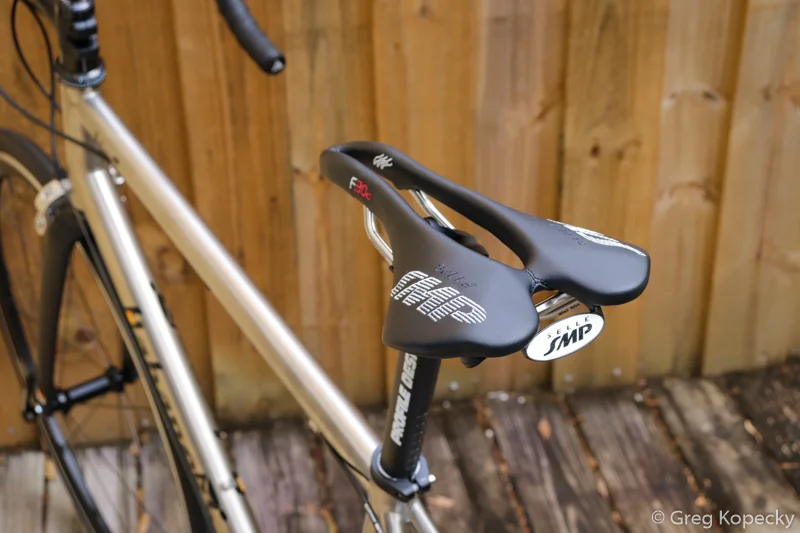 Habanero-Cycles-titanium-road-bike-Selle-SMP-F30C-Minimal-Multisport-11.jpg