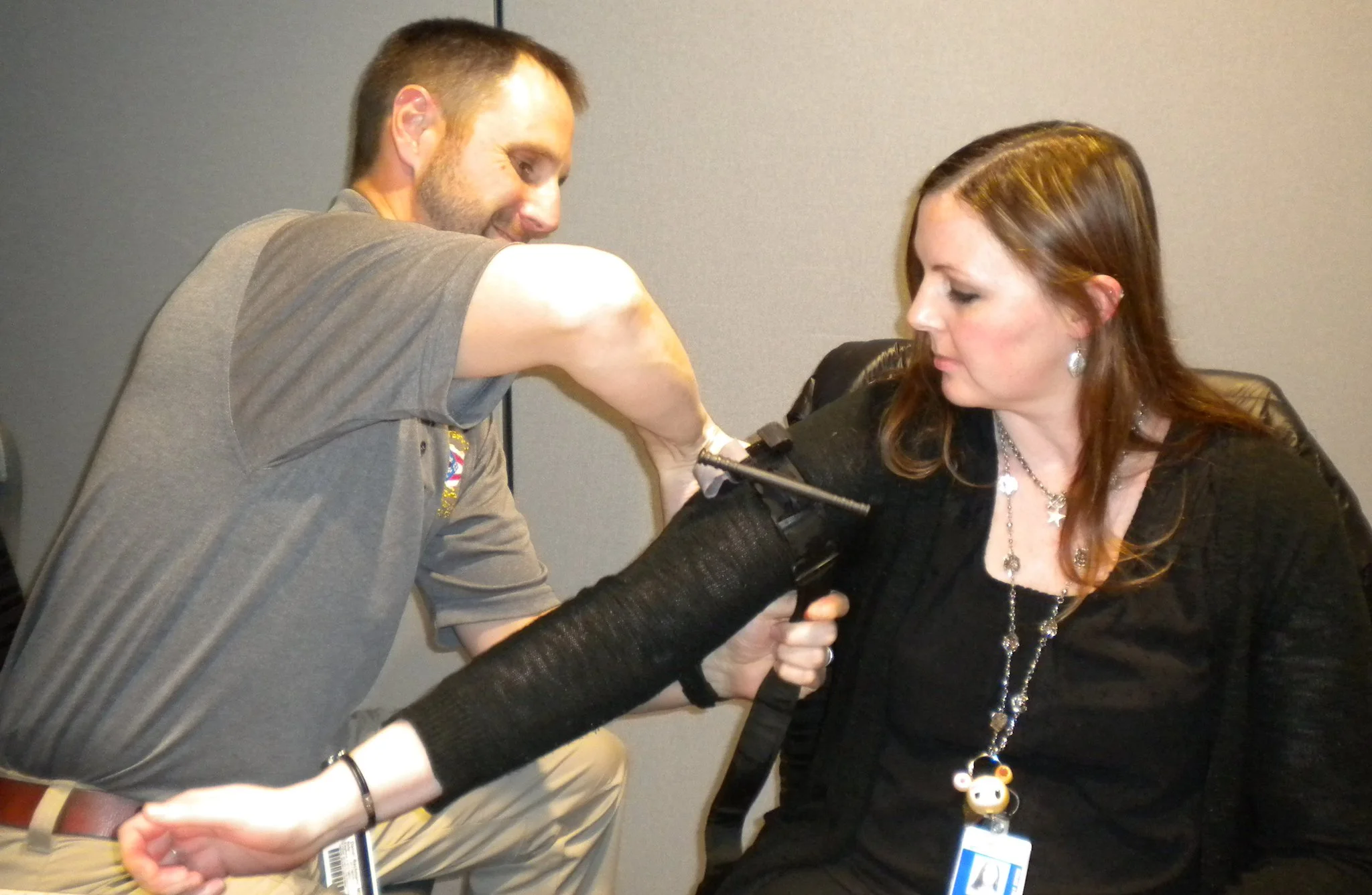 An instructor demonstrates proper tourniquet application. Photo courtesy of the Central Ohio Trauma System Twitter page