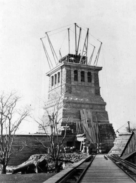 Montage de la statue de la Liberté- 1886 - Source: merveilles-du-monde.com