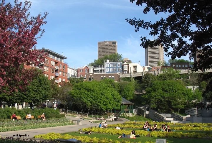 Québec-JardinSaint-Roch.jpeg