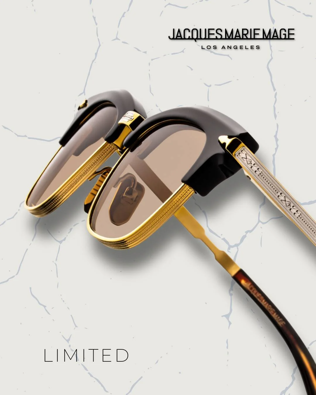 SARTRE

Classic &rsquo;50s-inspired combo spectacles with prominent 10mm acetate brow, round titanium eye rims, our signature arrowhead monoblock hinges, and finely engraved titanium temples with a unique arrowhead motif and acetate temple tips.

📸 