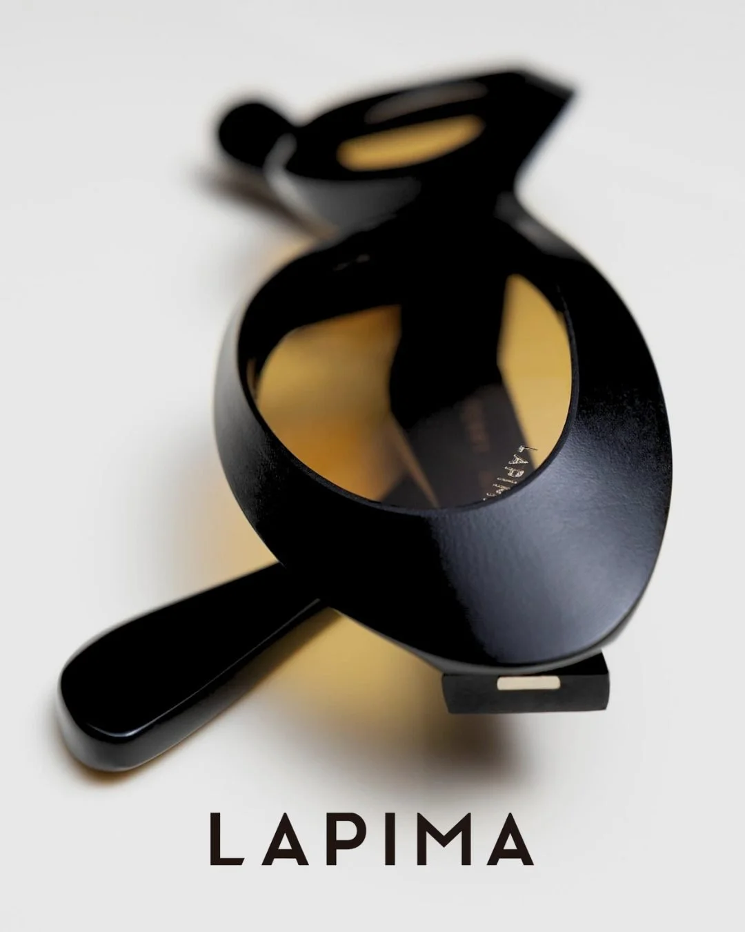 As cool as a lightweight, compact skateboard that takes you anywhere.

Inspired by the iconic boards of the 1970s and reinvented in 2010, PENNY features bold curves, urban attitude, and instant impact.

Small in size. Big on style.

LAPIMA&rsquo;s hi