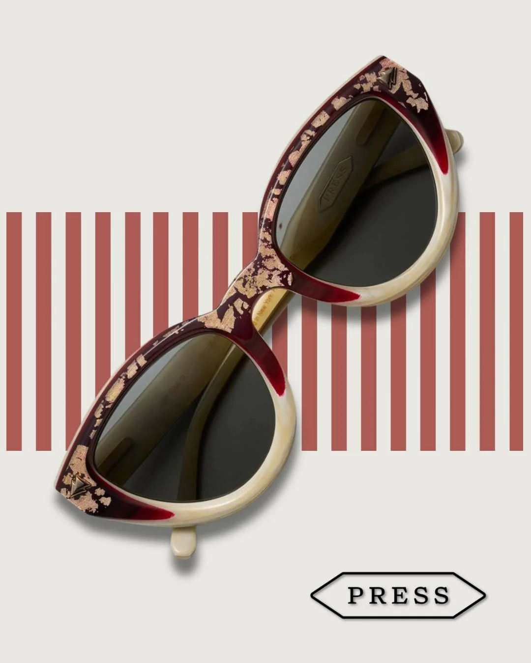 Couture Collection. Lady Soul Horn. Wine Gold Fade.

Press Couture is epitome of luxury, using amazing natural materials such as buffalo horn, wood and gold in ways never before seen in the world of eyewear. Handcrafted by the finest artisans in Germ