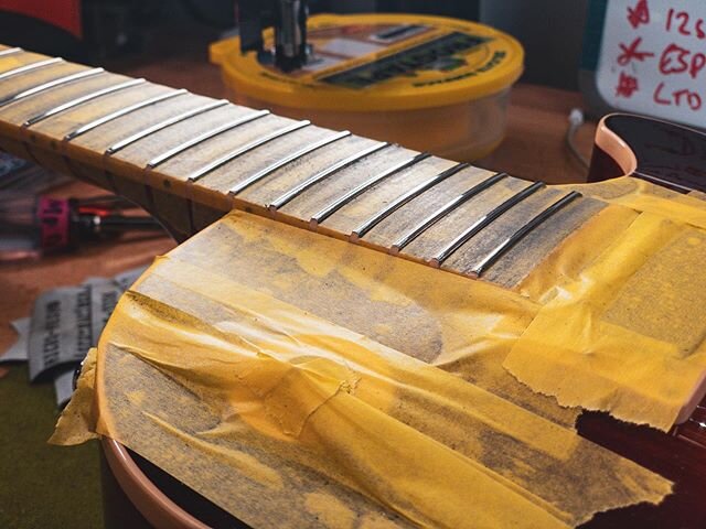 Oh my it&rsquo;s a bit warm today! Slowly getting here with this #Gibson #LesPaul. Frets are polished and looking great! Let&rsquo;s get some strings on it and get it rocking! #gibsonlespaul #gibsonsofinstagram #guitarsofinstagram #guitarporn #guitar