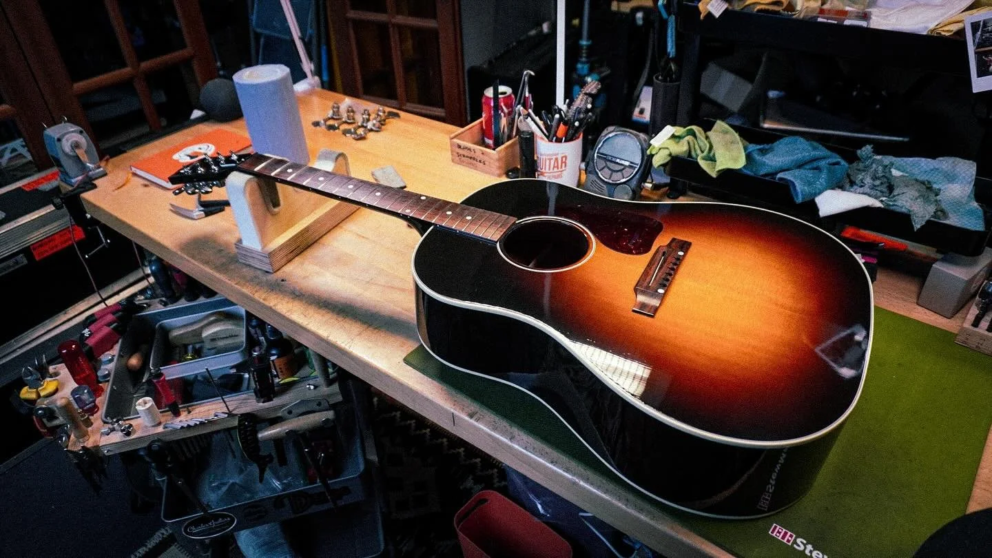 Happy Gibsunday! This J45 is in for a setup! #gibson #gibsonj45 #gibsonguitars #guitarsofinstagram #guitarporn #guitartech #guitarrepair #whatsonyourbench #southampton #southamptonmusic #southamptonsmallbusiness #southamptonguitarrepairs #guitarrepai
