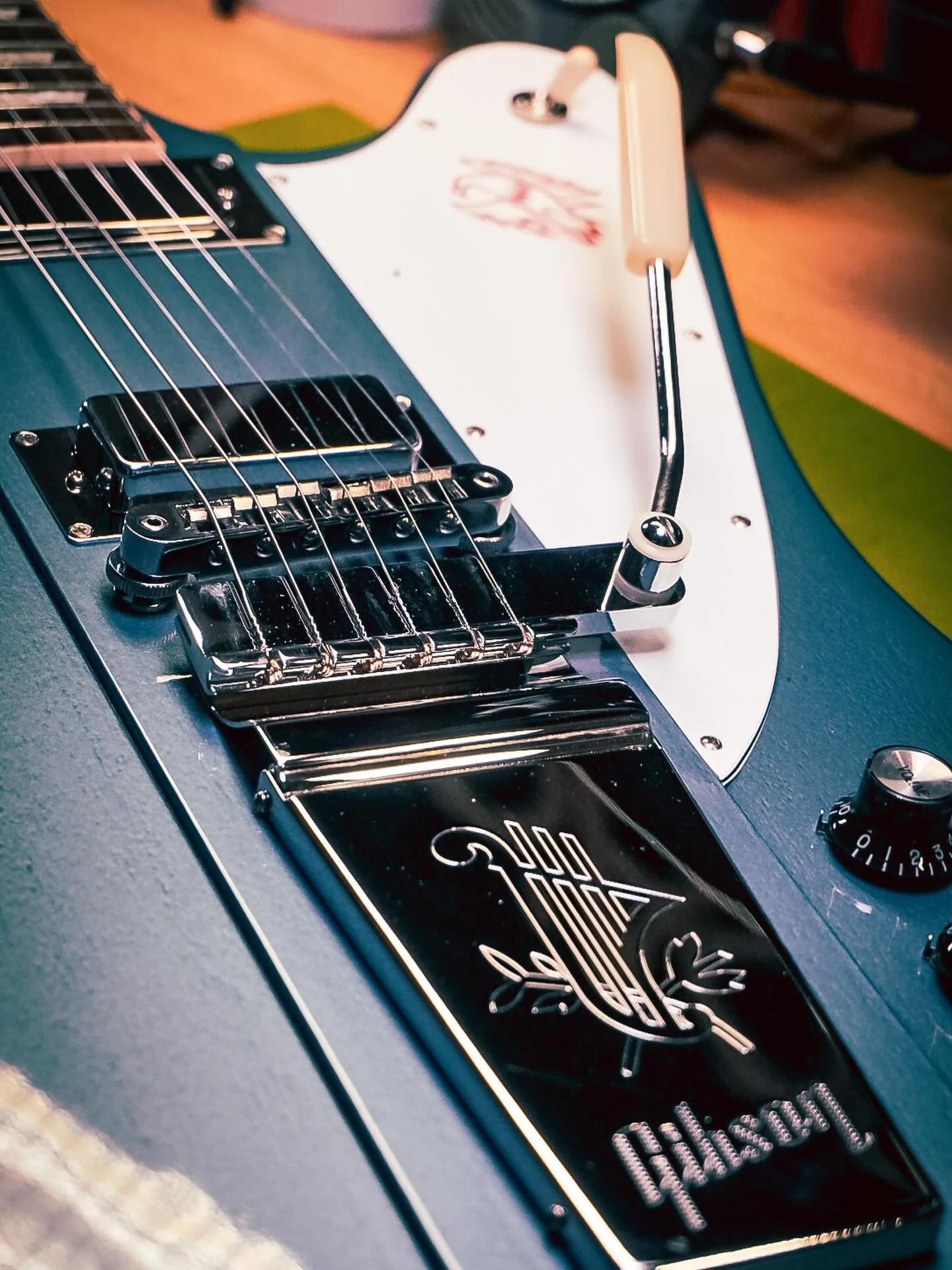 So many pretty Gibsons in the workshop at the moment! 😍🤩 This Firebird is in for a setup! #gibson #gibsonfirebird #gibsonguitars #guitarsofinstagram #guitarporn #guitartech #guitarrepair #whatsonyourbench #southampton #southamptonmusic #southampton