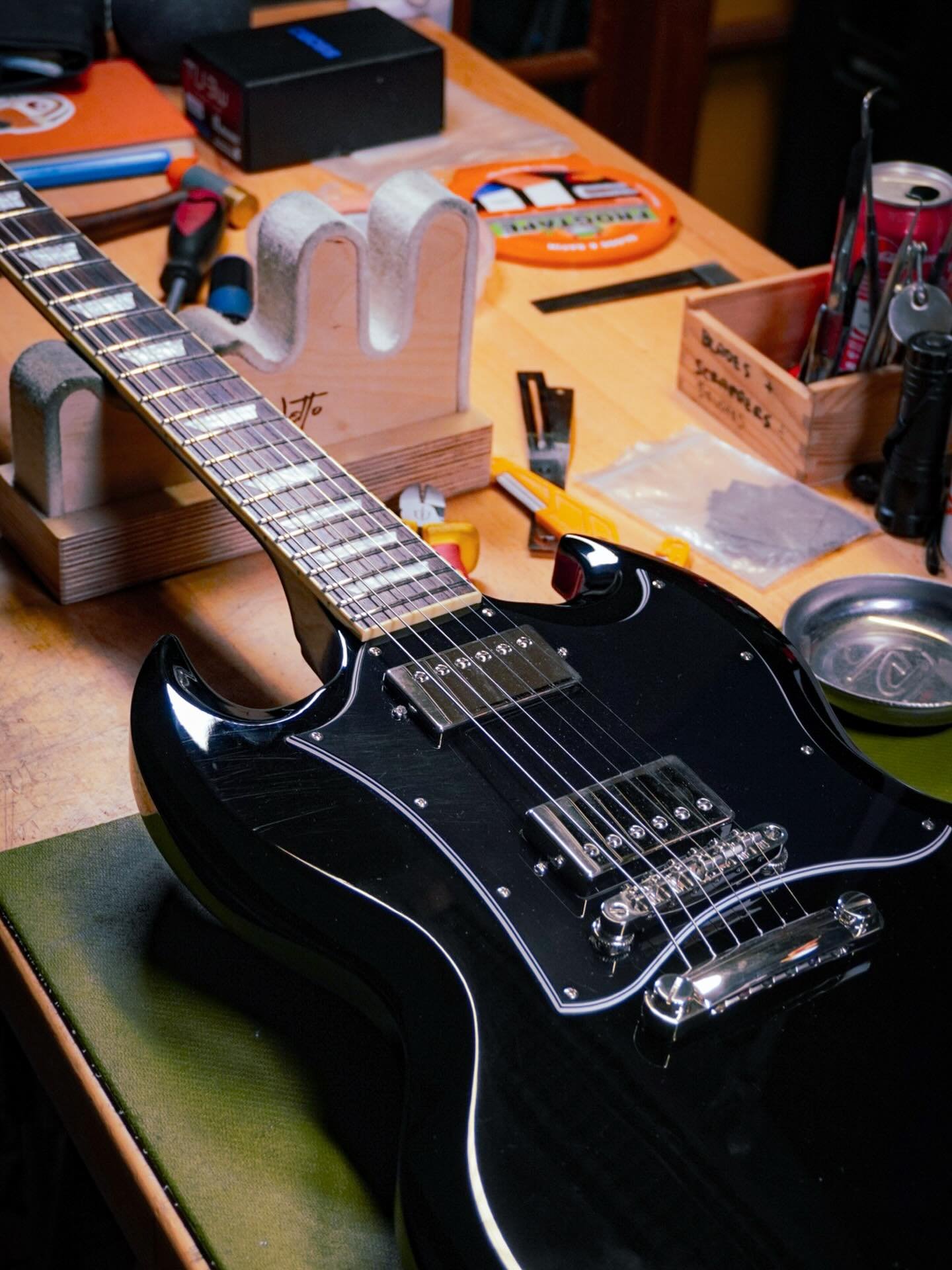 Spending my Friday night setting up this killer Epiphone SG! 
#Epiphone #Epiphonesg #Epiphoneguitars #guitarsofinstagram #guitarporn #guitartech #guitarrepair #whatsonyourbench #southampton #southamptonmusic #southamptonsmallbusiness #southamptonguit
