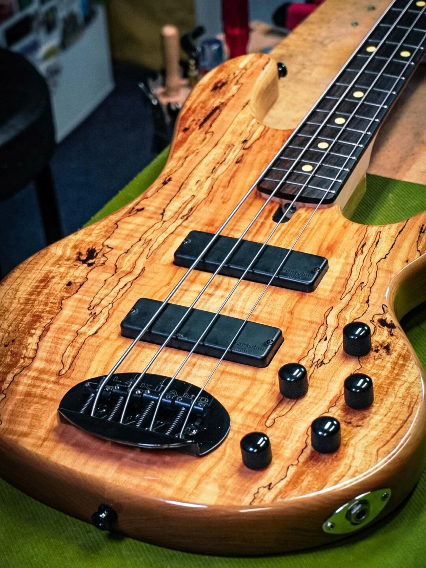 It&rsquo;s always a pleasure to have a Lakland on the bench.
These basses are always killer! #lakland #laklandbass #bass #bassguitar #bassesofinstagram #guitarsofinstagram #guitarporn #guitartech #guitarrepair #whatsonyourbench #southampton #southamp